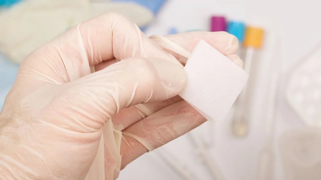 ¿Una toallita con alcohol puede limpiar la pasta térmica?