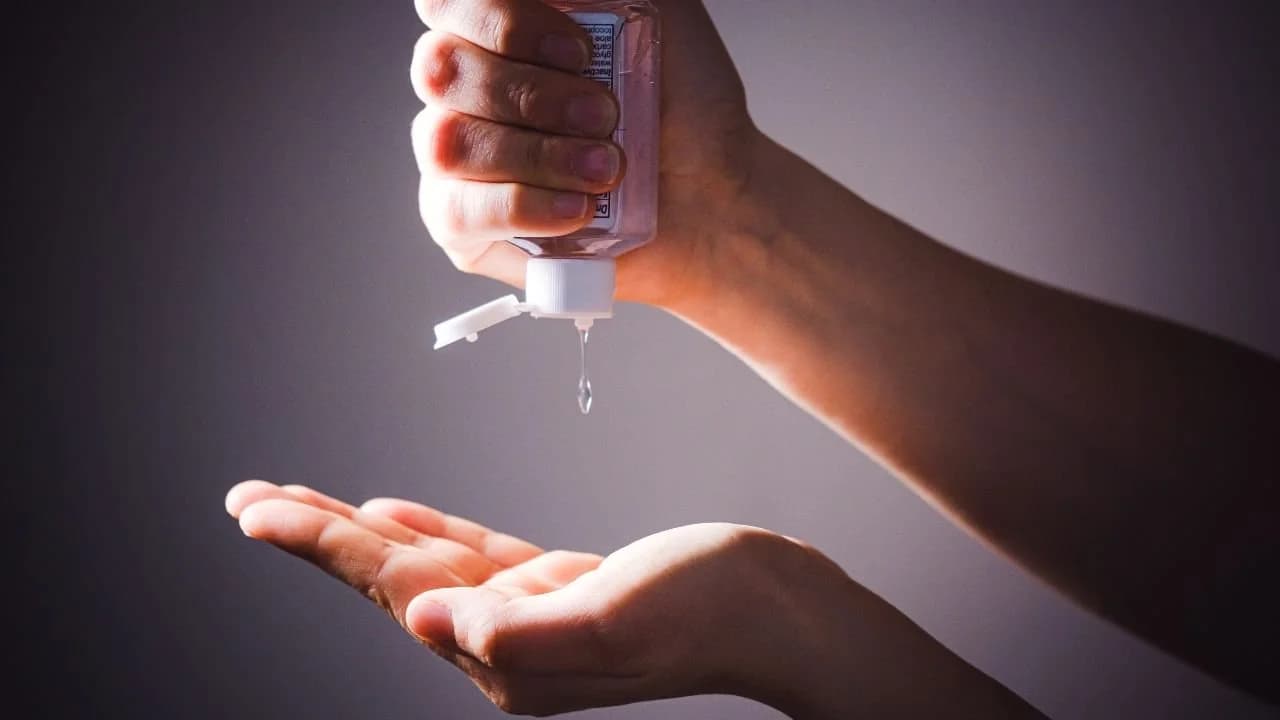 ¿El gel hidroalcohólico es un buen removedor de pasta térmica?