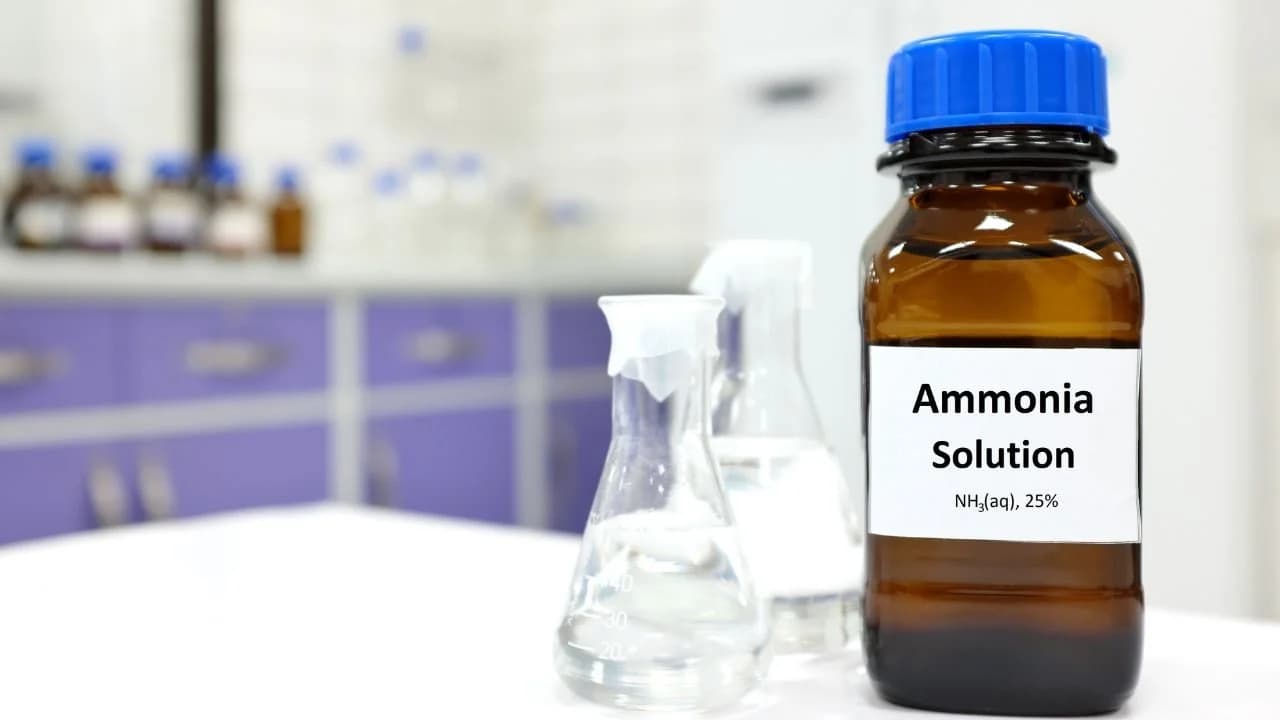 ¿Puedo quitar pasta térmica con amoníaco?